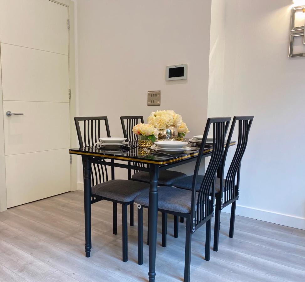 Newpointe Stunning 1-Bedroom Serviced Apartment Milton Keynes Buitenkant foto