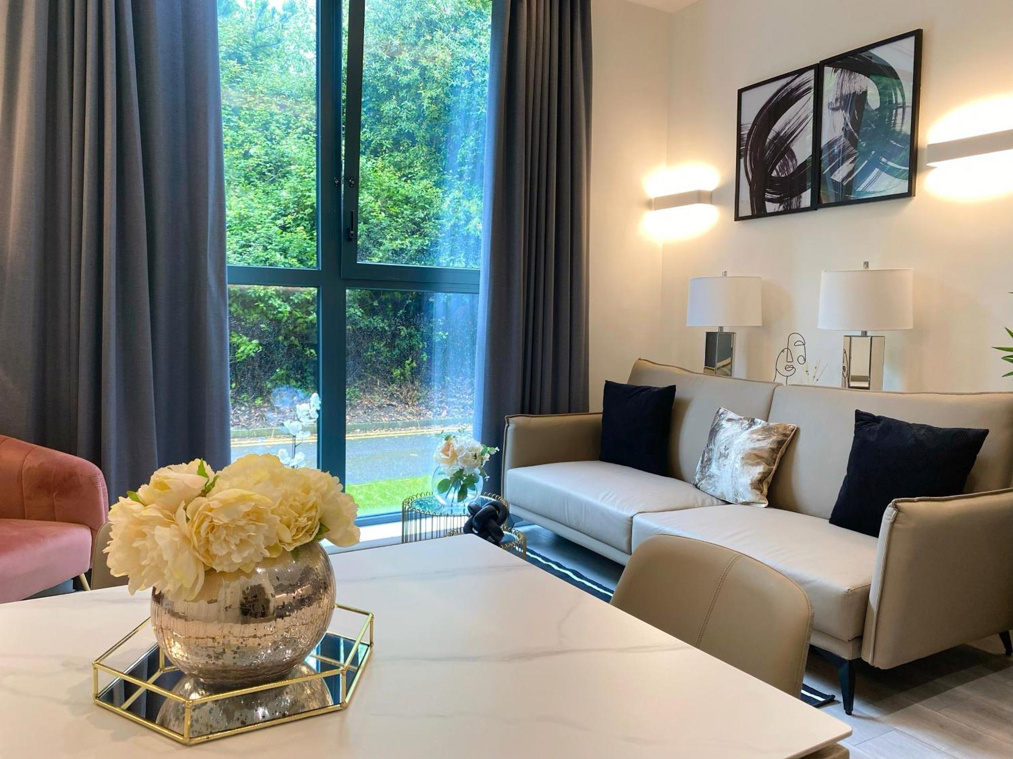 Newpointe Stunning 1-Bedroom Serviced Apartment Milton Keynes Buitenkant foto